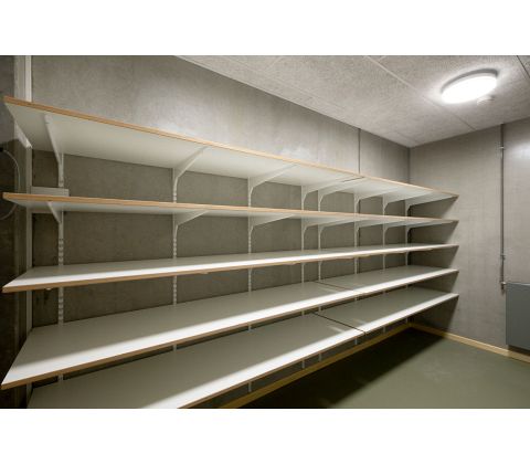 Hylde 19 mm hvid melamin, hvid plast kant L: 1408 mm