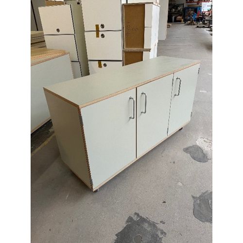 Mobile moduler på hjul med 3 skabe, 1 hylde 