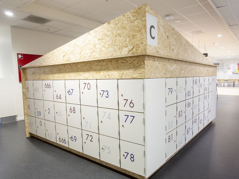 Europaskolen-Garderobe.jpg Europaskolen-Garderobe.jpg