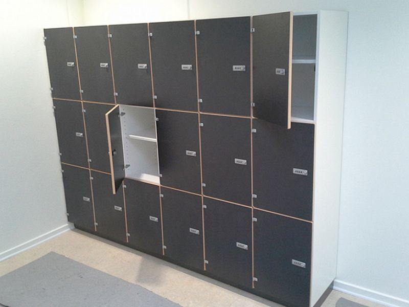 2_lockers.jpg 2_lockers.jpg
